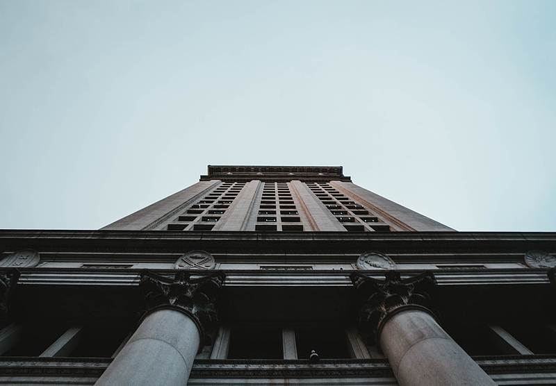 Файл:Low-angle-shot-tall-business-building-nyc.jpg